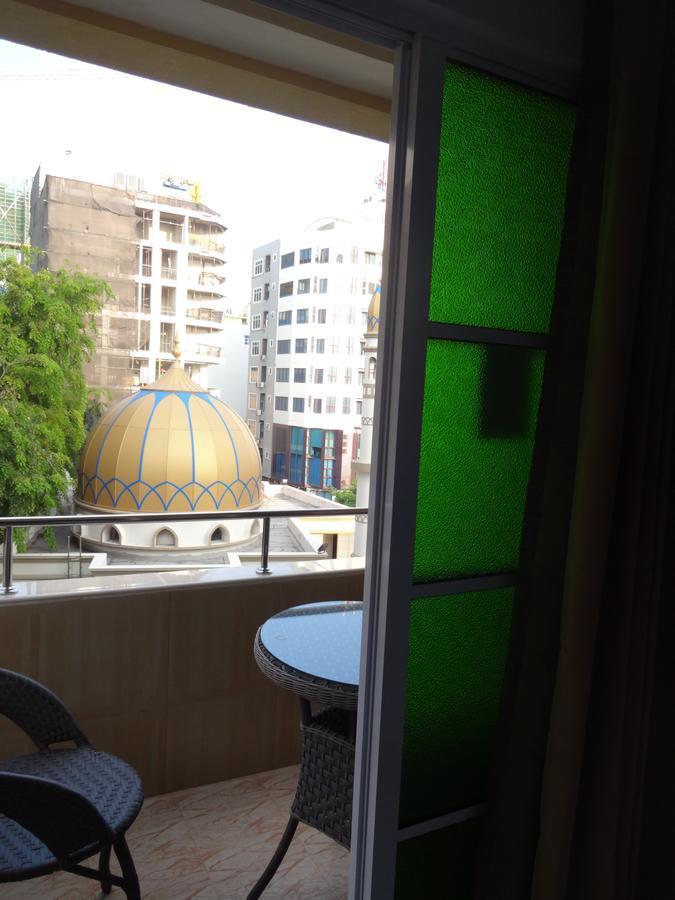 Six In One Hotel Male Exterior photo